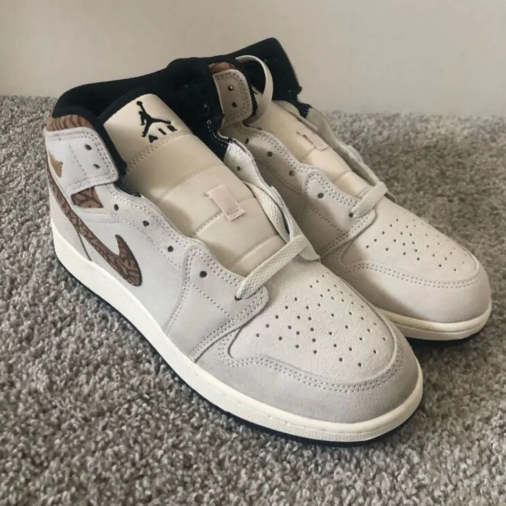 Nike Air Jordan 1 Mid SE Brown Elephant Light Sneakers 7Y